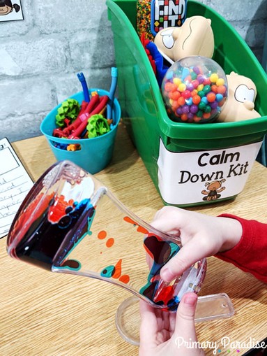Image of student holding a Liquid Layers Floating Color Drop calming tool
